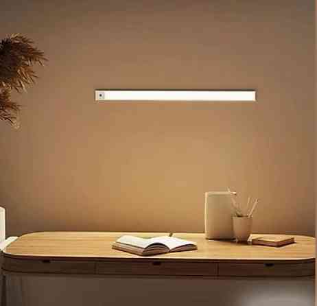 Перезаряжаемая трехцветная лампа с датчиком движения на магнитном Бишкек