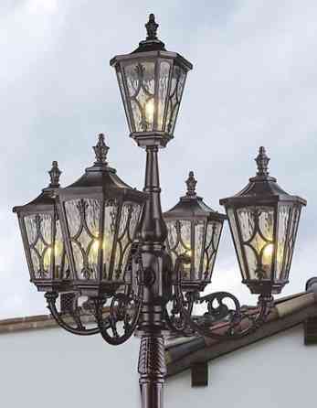 Уличный светильник в классическом стиле с двумя плафонами. Корпус Бишкек