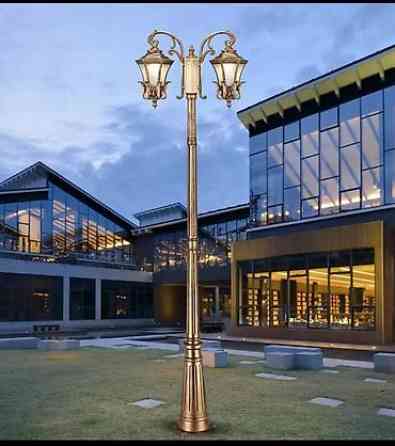 Уличный светильник в классическом стиле с двумя плафонами. Корпус Бишкек