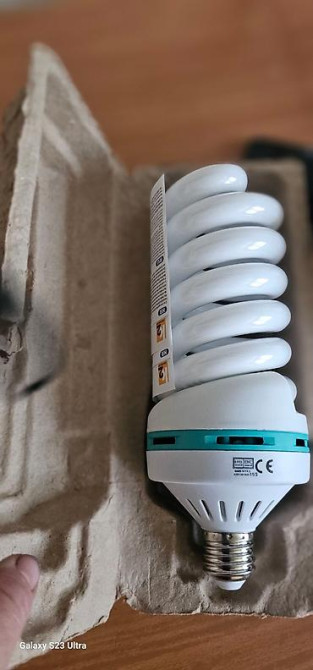 Лампочка 1 штука новая рабочая энергосберегающая 65 ватт Отдам за Бишкек - изображение 2