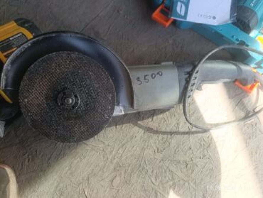 Срочно продаю бу болгарка 230 состояние отличное Бишкек - изображение 1