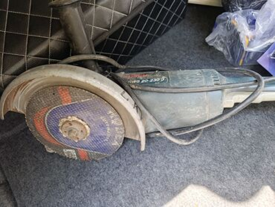 Продаю оригинальную болгарку немецкой фирмы BOSCH GWS 20-230 J Бишкек - изображение 3