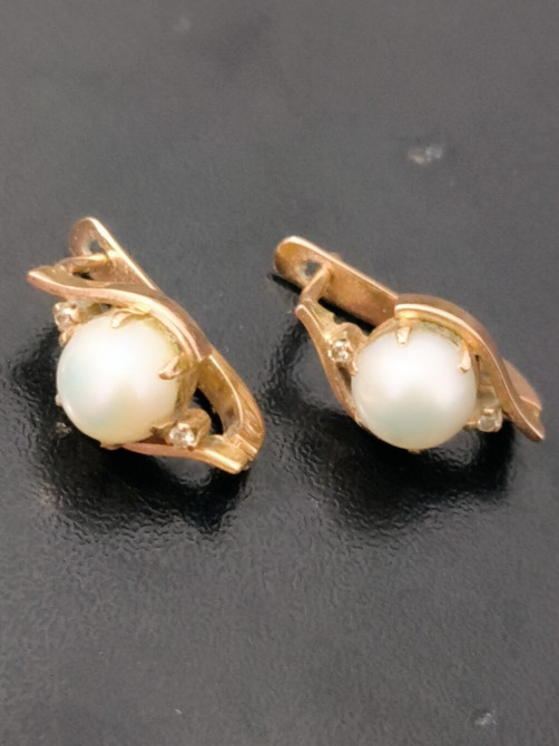 Золотые серьги с натуральным жемчугом ибриллиантом - Металл:красное Бишкек - изображение 1