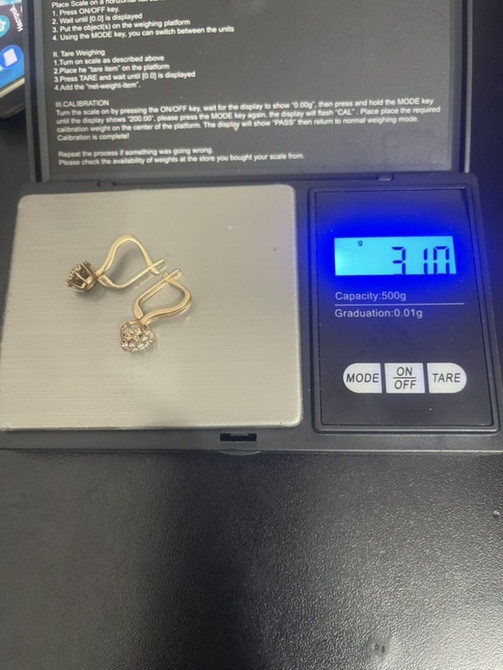 Золотые серьги с английским замком и вставками (камни в коронках) Бишкек - изображение 1