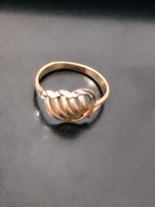 Золотое кольцо с комбинированным узлом 585 пр.Россия 18 разм. - Бишкек - изображение 1