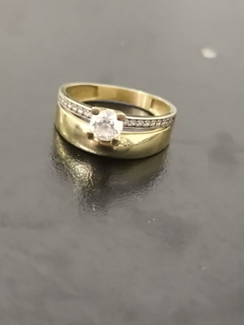 Золотое кольцо с камнем 585 пр.разм.16.5 - Материал: желтое золото Бишкек - изображение 1