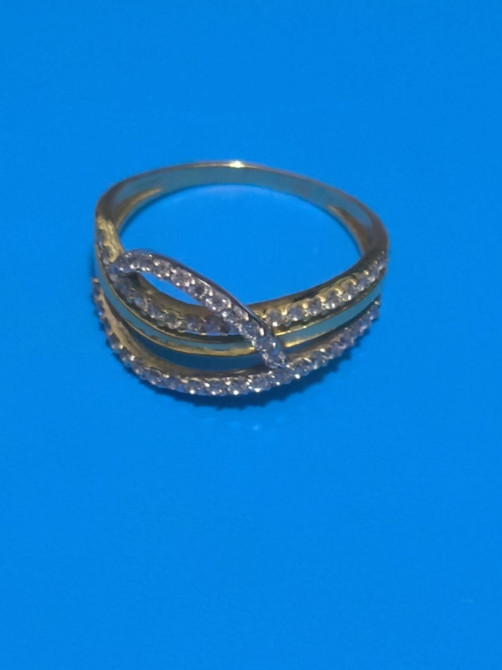 Золотое женское кольцо с фианитами 585 по.разм.17.5.вес 2.5 гр. - Бишкек - изображение 1