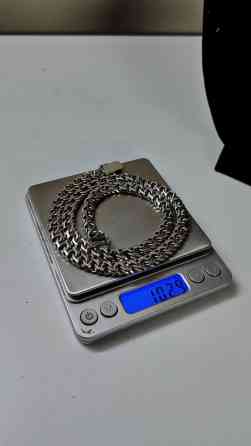 Серебряная цепочка с крупными звеньями. Надежная застежка обеспечивает Бишкек