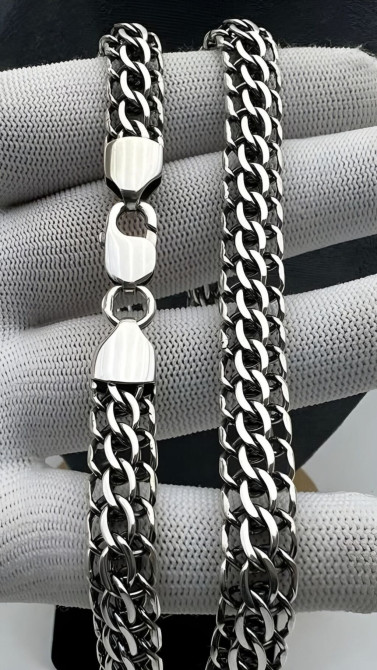 Массивная серебристая цепочка с плотным плетением. Замок-карабин Бишкек - изображение 1