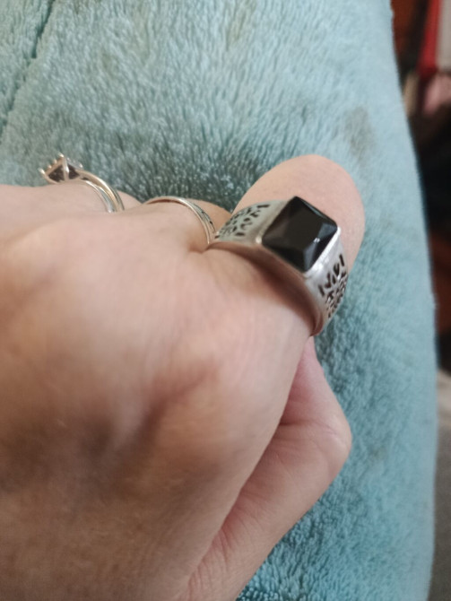 Мужское (унисекс)перстень-кольцо из серебристого металла с крупным Бишкек - изображение 1