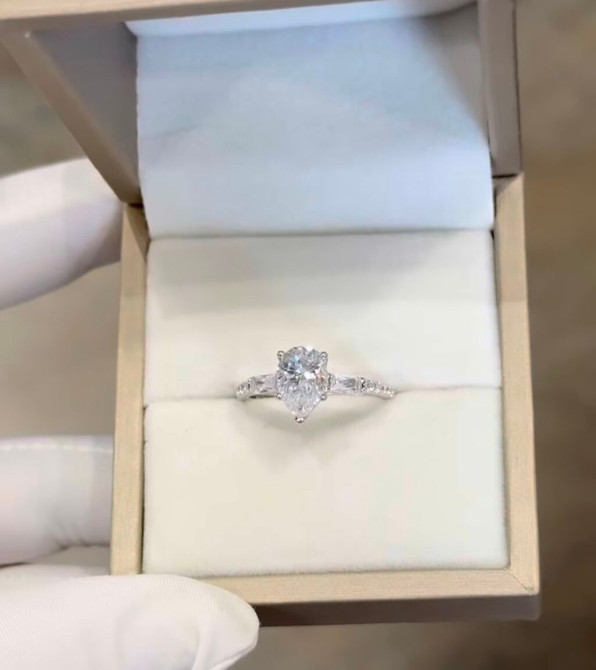 Элегантное кольцо из серебра 925 пр центральным камнем грушевидной Бишкек - изображение 1