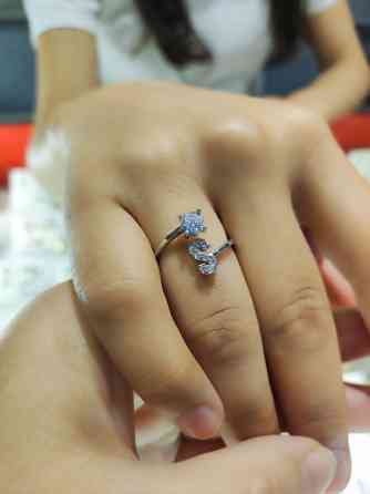 Серебряная колечка с буквай 