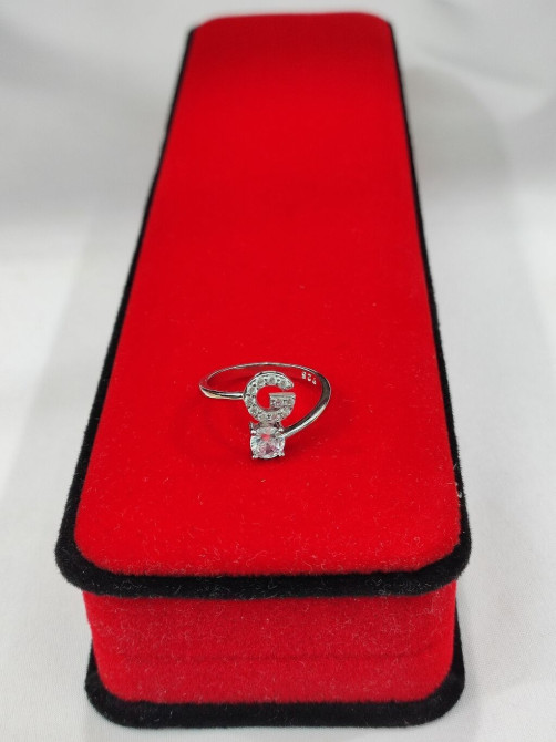 Серебряная колечка с буквай 