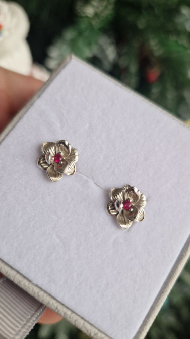 Продам серьги гвоздики. серебро. Соколов. застежка винтовая Бишкек - изображение 1