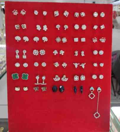 Гвоздики
Серебро 925 пробы
Дизайн Италия
Камни фианиты
Есть доставка Бишкек