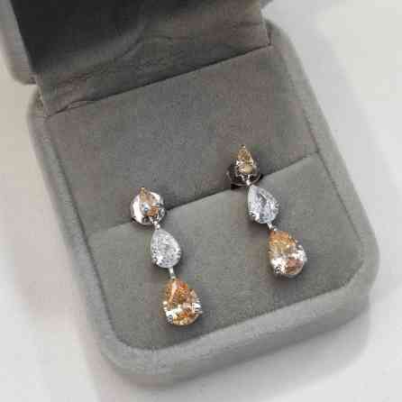 Серебро Серьги - гвоздики с камнями Серебро 925 пробы Цена 1500сом Бишкек