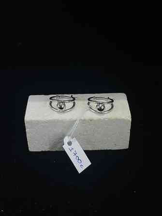 Элегантные серьги-кольца серебристого цвета, украшенные россыпью Бишкек