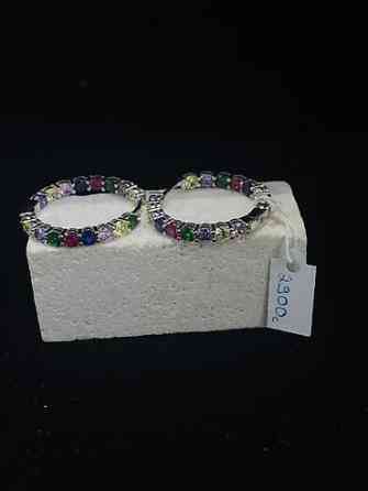 Элегантные серьги-кольца серебристого цвета, украшенные россыпью Бишкек