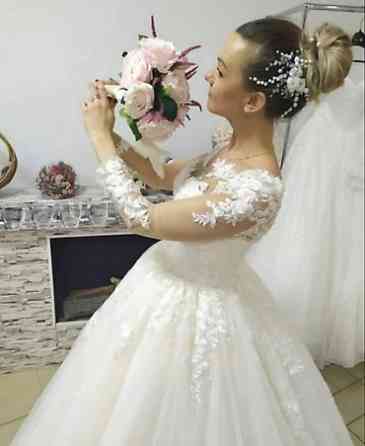 Свадебное платье, Пышная модель, 44, 46 (M), цвет - Айвори, Рукава: Длинные, С подъюбником Бишкек