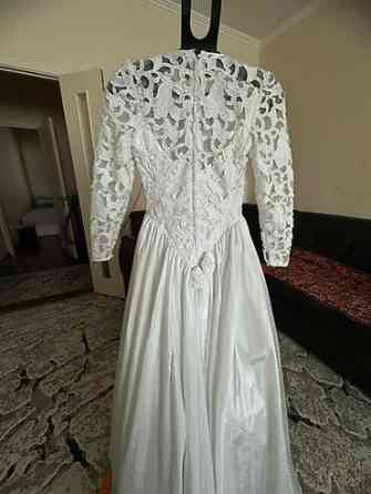 Свадебное платье, Пышная модель, цвет - Белый, Рукава: Кружевные, Со шлейфом Бишкек