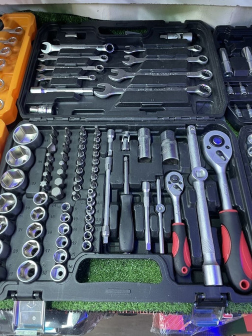 Универсальный набор инструментов, аккуратно уложенный в прочный Бишкек - изображение 1